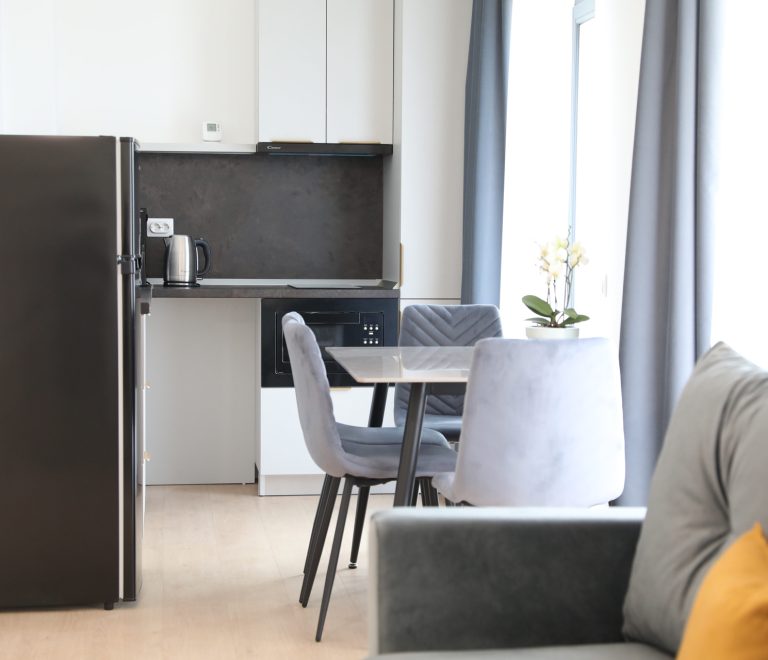 🛏️ De ce să alegi un apartament în regim hotelier în loc de un hotel clasic?